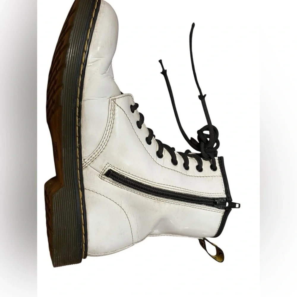 SOLD
Dr. Martens White T Zavala 8 Eyelet Combat Boot EU 37 US L 6 US M 5 UK 4 - Picture 6 of 15